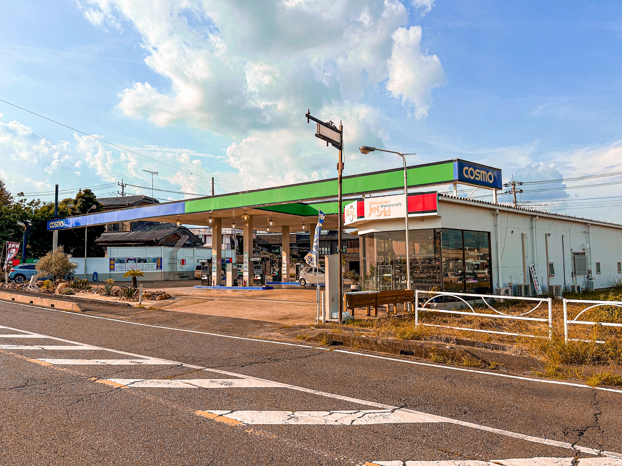 古谷石油の店舗外観 - コスモ石油系列のサービスステーション